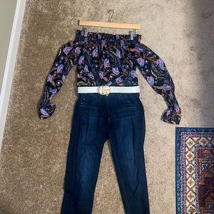 🌺EUC boho style off-shoulder top🌺